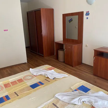 Semiramida Gardens Apartment Σάνι Μπιτς